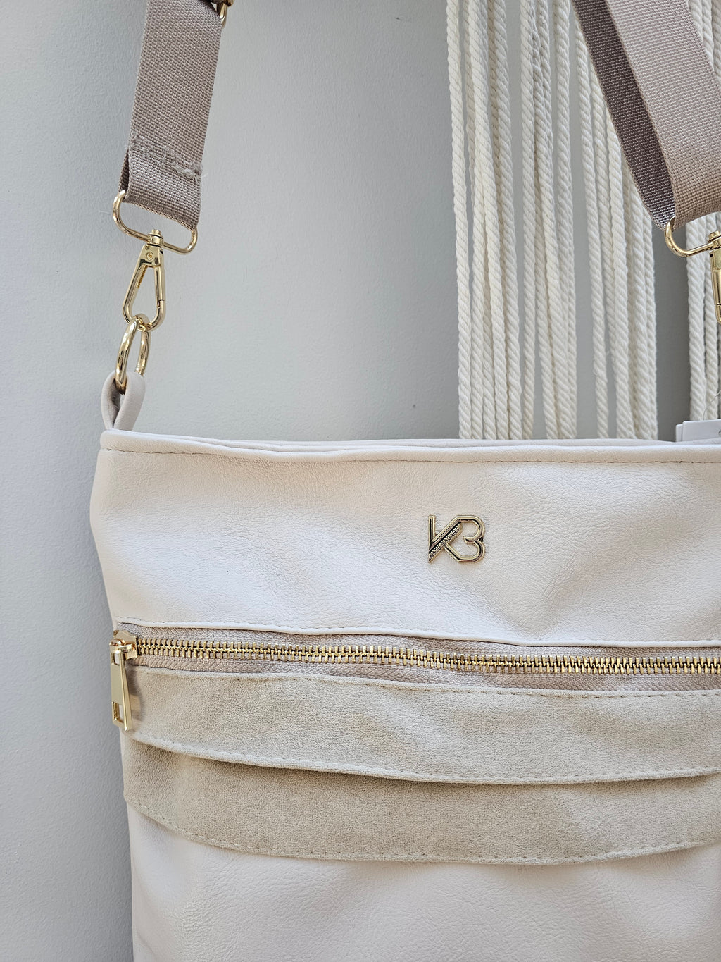 Beżowa Torebka Crossbody KB z Szerokim Paskiem