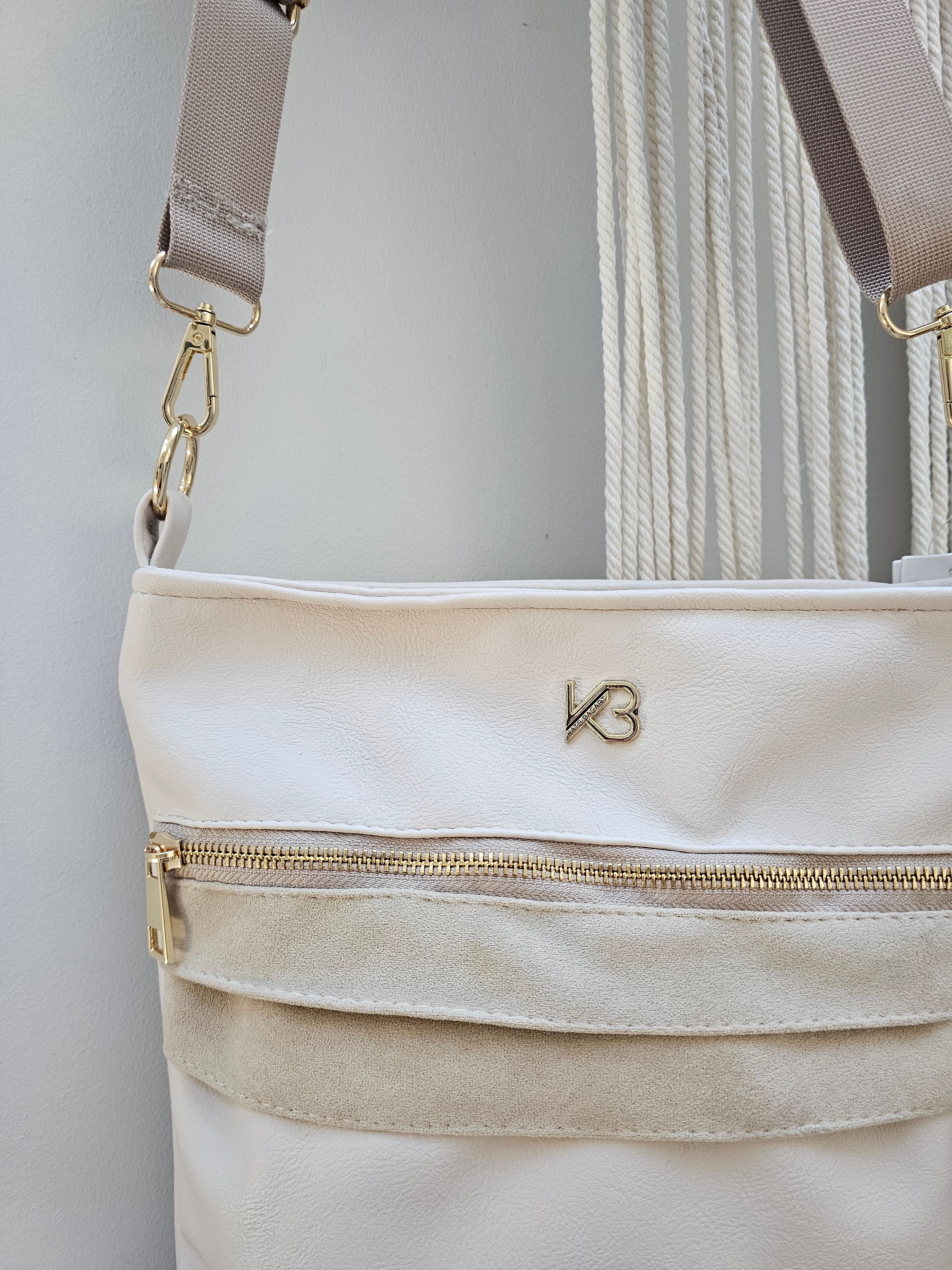 Beżowa Torebka Crossbody KB z Szerokim Paskiem