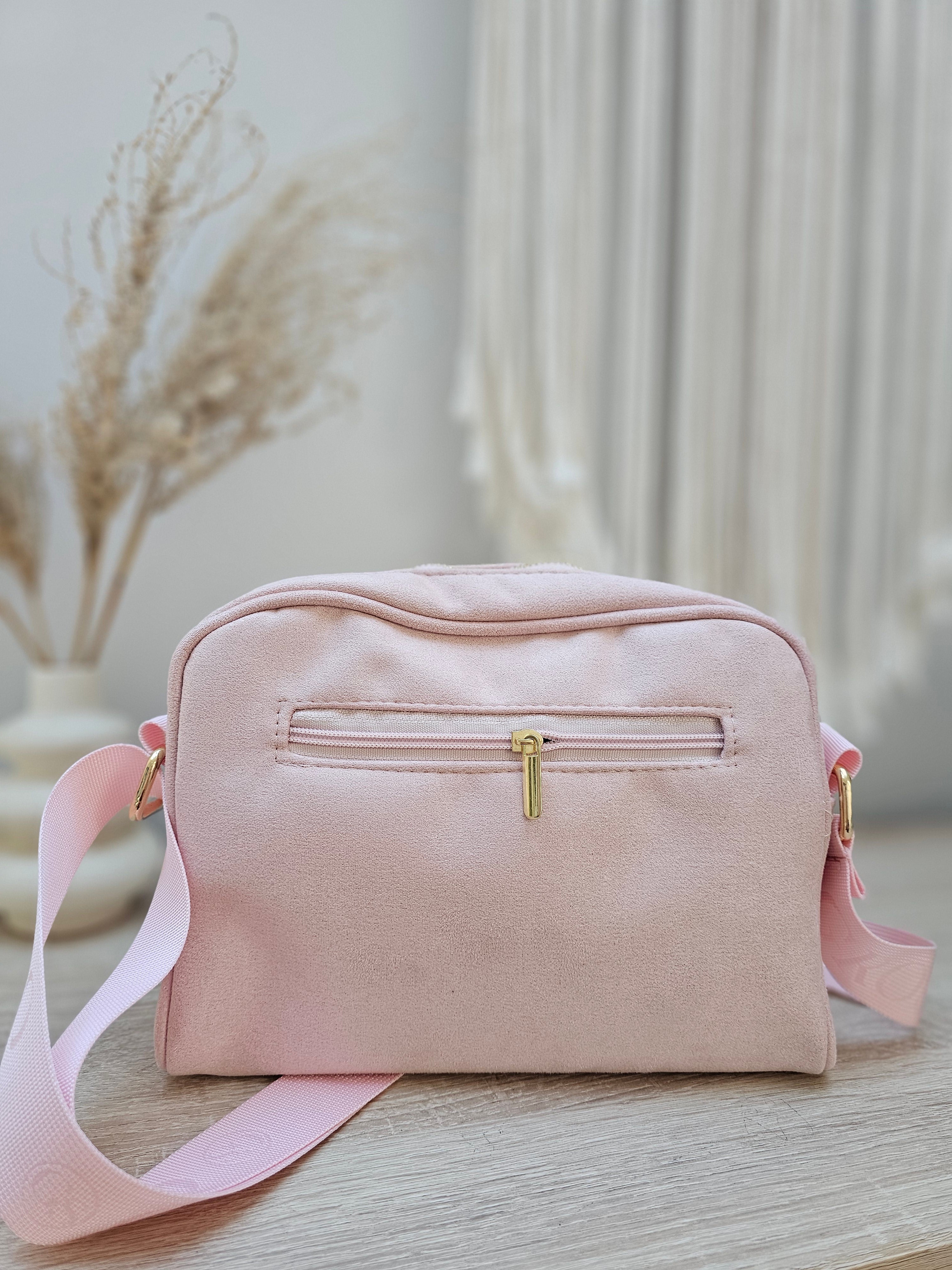 Różowa Torebka Crossbody ze Złotymi Detalami