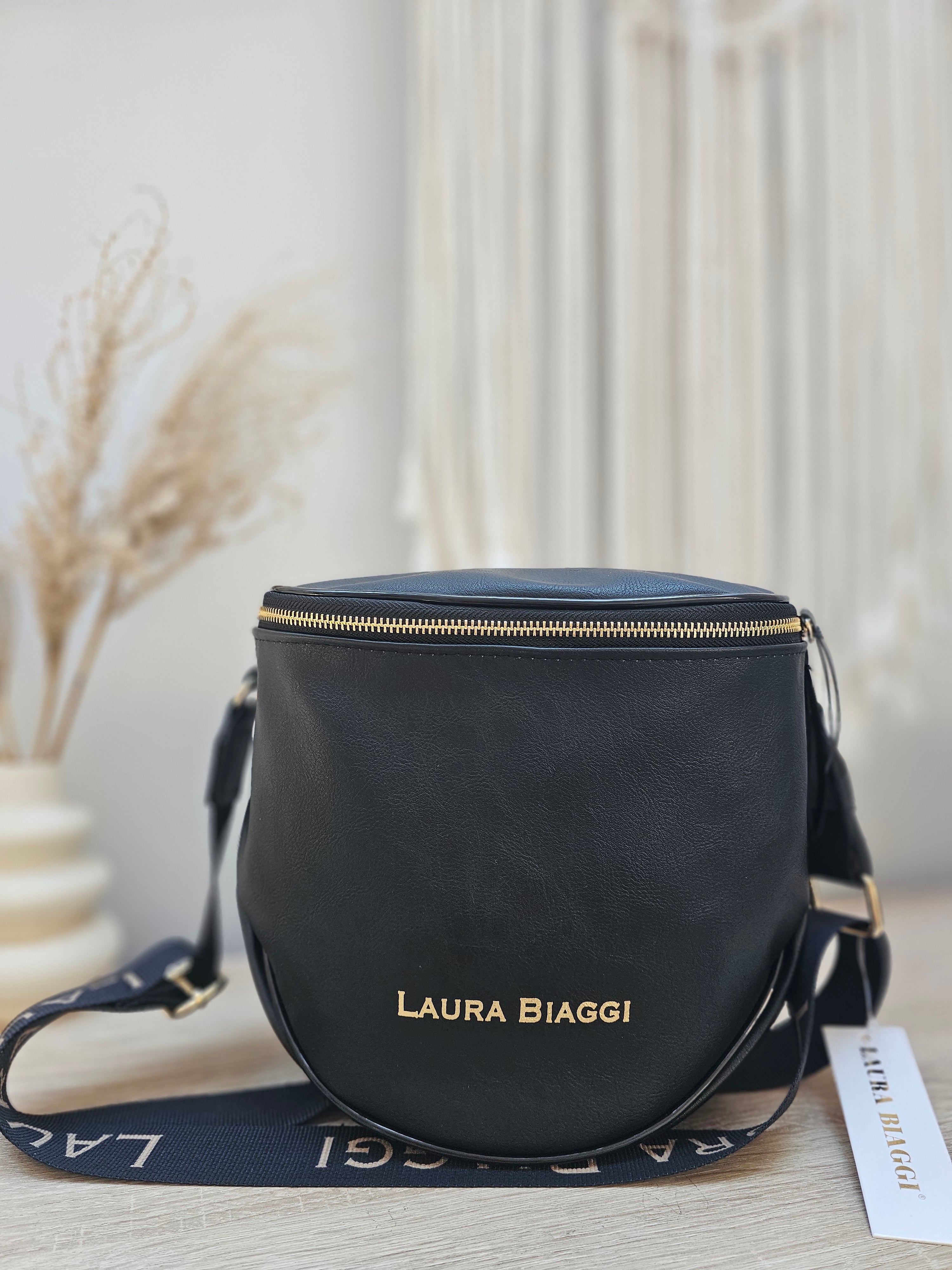 Czarna Torebka Crossbody ze Złotymi Detalami